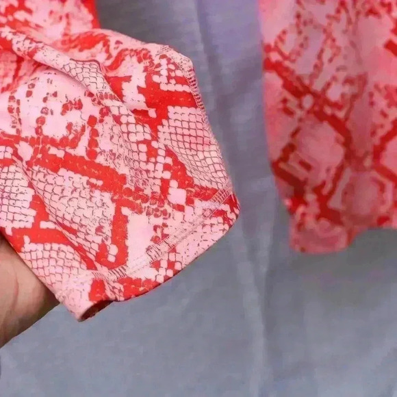 Fabletics Powerhold size XL pink/red snake print capri leggings - Picture 7 of 9